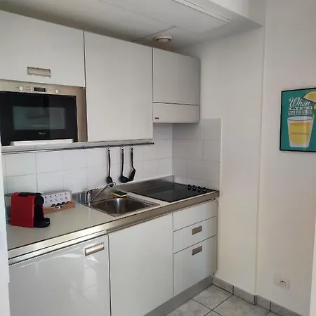 Proche Et Commerces * Menton